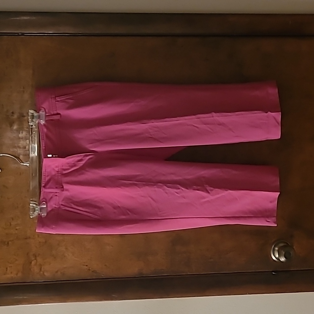 Bright pink athletic capris with 3 pockets